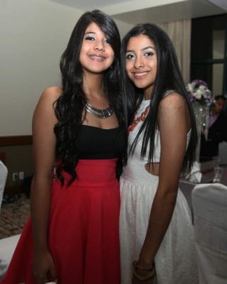 Hermosa velada juvenil en honor a la quinceañera