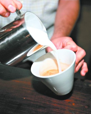 Lienzo y pincel con sabor a café en Honduras