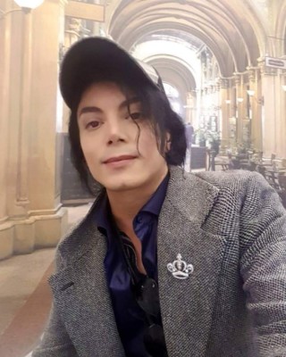 Hombre idéntico a Michael Jackson enloquece las redes