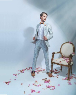 Diseñadores catrachos muestran bocetos de las tendencias que se verán en las próximas fiestas prom