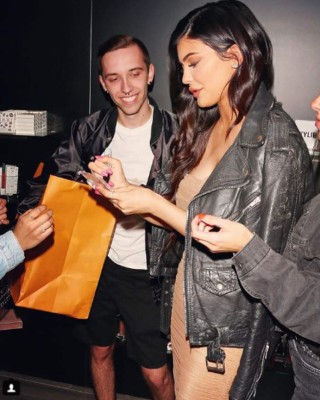 El costoso regalo de Kylie Jenner a un seguidor se vuelve viral en las redes