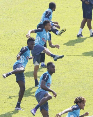 Jorge Luis Pinto alista variantes ante El Salvador