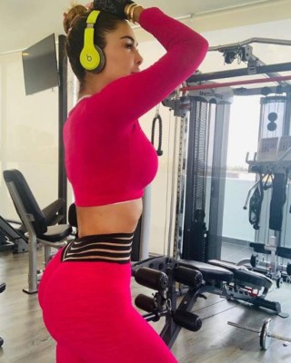 Famosos presumen mansiones, comidas y rutinas de ejercicio durante encierro por Covid-19   