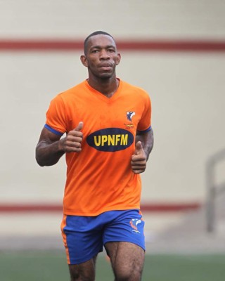 Los Lobos apelan a su columna vertebral para desafiar al León