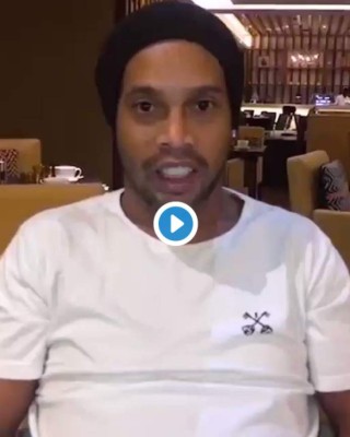Ronaldinho felicita a Messi por sus 500 goles