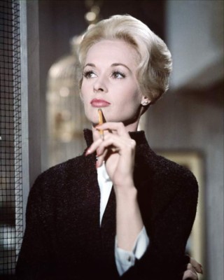 Actriz Tippi Heddren afirma que Hitchcock la agredió sexualmente, según memorias