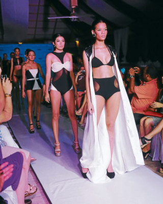 Seductor desfile de trajes de baño