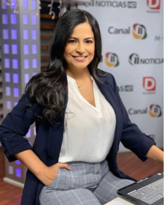 Samantha Velásquez, reluciente y estilizada, al regresar a la TV tras embarazo (FOTOS)