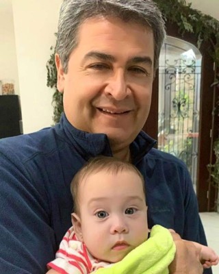 Juan Orlando con su nieta Violeta. Foto: Instagram