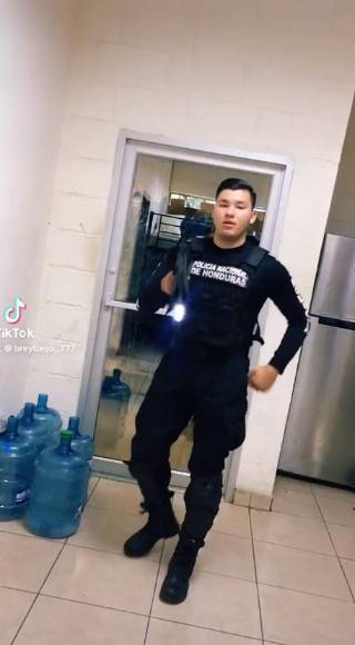 Jeferson Andrade, el policía hondureño que roba suspiros en TikTok