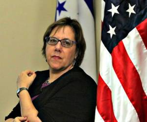 La embajadora estadounidense Lisa Kubiske.