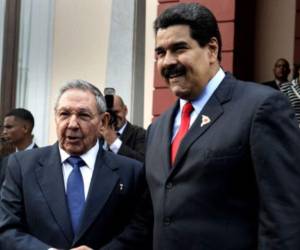 Raúl Castro y Maduro presiden desfile 1 mayo en La Habana. Foto/AFP.