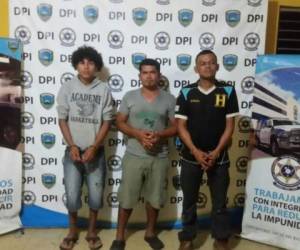 Las personas capturadas responden a los nombres de Dany Javier Banegas Reyes (18), Olvin Nahun Villanueva Aviléz (30), Omar Enrique Velásquez Yanez (34).