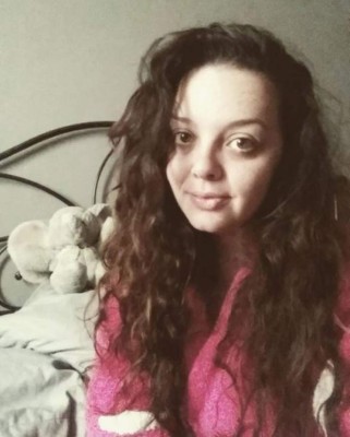 ¿Recuerdas a la niña que bailó con Leonardo DiCaprio en Titanic? Mira cómo luce ahora