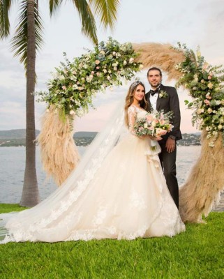 FOTOS: Los tres vestidos de boda que usó Dulce María