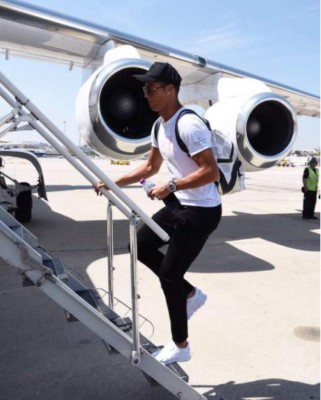 Cristiano Ronaldo presume su nuevo carro: un Ferrari F12 Tour de France