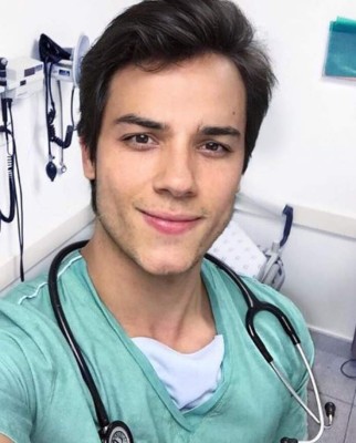 Gabriel Prado, el guapo doctor brasileño que enamora a sus fans con su atractivo