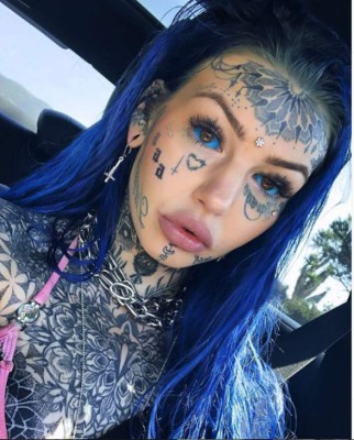 FOTOS: La influencer que quedó ciega temporalmente por tatuarse los ojos