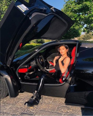 FOTOS: Así presume Kylie Jenner su enorme fortuna en las redes sociales