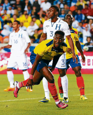 Costly mantiene de pie a Honduras