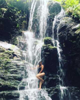 Samantha Velásquez enciende las redes con sensuales fotos en traje de baño