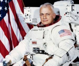 En cuanto a lo más extraordinario de su experiencia, el octogenario aseguró que fue 'la visión de la Tierra' a través de su casco. (Foto: AFP/ El Heraldo Honduras/ Noticias Honduras hoy)