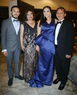 Noche de gala: Seniors de Aldebarán y Antares culminaron con éxito su ciclo escolar