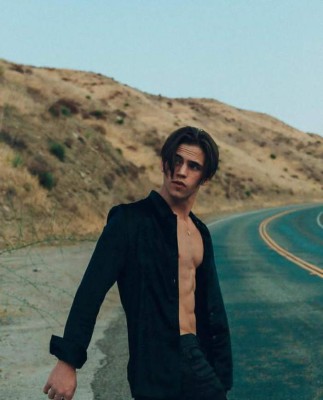 Tanner Buchanan, el actor estadounidense que está causando furor en Netflix (FOTOS)