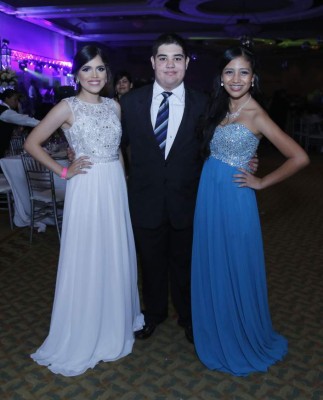 Elegante baile de graduación protagonizado por los seniors de la Hillcrest School