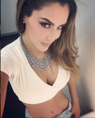 Ninel Conde publica sexy foto en bikini