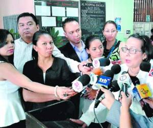 En conferencia de prensa, la coordinadora de la Junta Directiva del HEU, Elsa Palou, salvó la responsabilidad de su administración.