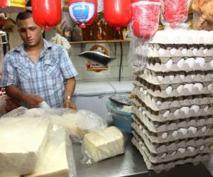 El precio de huevo mediano será de un máximo de 2.45 lempiras en ventas a granel.