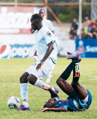 Jerry Bengtson salvó el invicto de Motagua con gol en posición adelantada
