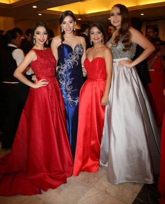 Júbilo y despedida en la elegante fiesta para los seniors de la Elvel School