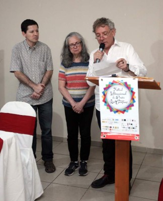 Fabricio Estrada triunfa con su poemario