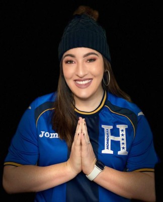 Así es Selena Lee, la hondureña que encanta con su voz en EEUU