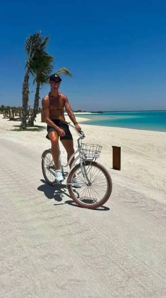 Cristiano Ronaldo disfruta de sus lujosas vacaciones con Georgina Rodríguez y su familia