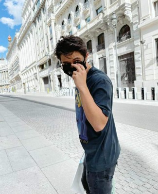 ¿Quién es Álex Hoyer, el cantante con el que cacharon a Danna Paola?