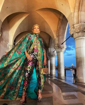 Los glamorosos vestidos de novia que ha usado Jennifer López (FOTOS)