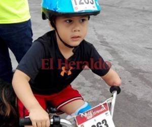'Quiero ser el campeón', dijo el pequeño competidor Luca García con el número 1263, antes de iniciar su primera carrera oficial en bici. (Foto: El Heraldo Honduras, Noticias de Honduras)