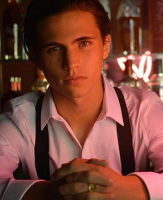 Tanner Buchanan, el actor estadounidense que está causando furor en Netflix (FOTOS)