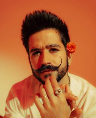 Es sonámbulo, tartamudea y le gusta cocinar: 15 cosas que quizás no sabías de Camilo