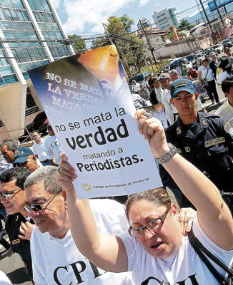 Piden a Lobo Sosa proteger a periodistas