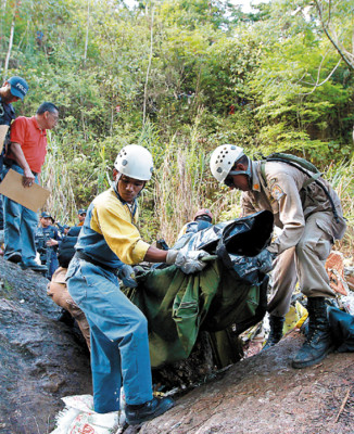 Se estrella avión de carga en región central de Honduras y mueren sus dos tripulantes