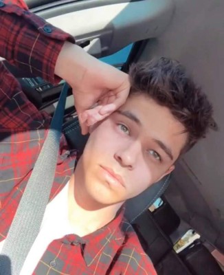 ¿Quién es Álex Hoyer, el cantante con el que cacharon a Danna Paola?