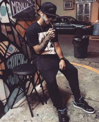 Polémico reguetonero Anuel AA es condenado a 30 meses de prisión