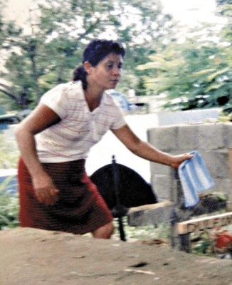 Mata a esposo y lo entierra en el patio de su casa