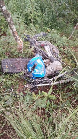 Joven muere al chocar y caer a barranco en Marcala: Quedó irreconocible