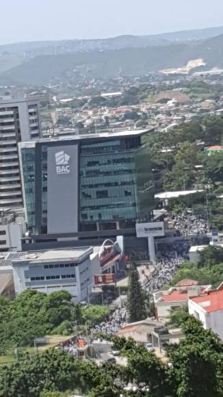 Entre denuncias de sabotaje y camisas blancas: masiva protesta del Bloque de Oposición Ciudadana
