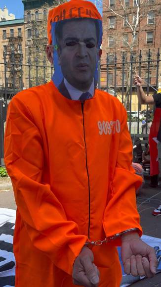 Hondureños protestan afuera de la corte en NY durante audiencia de JOH